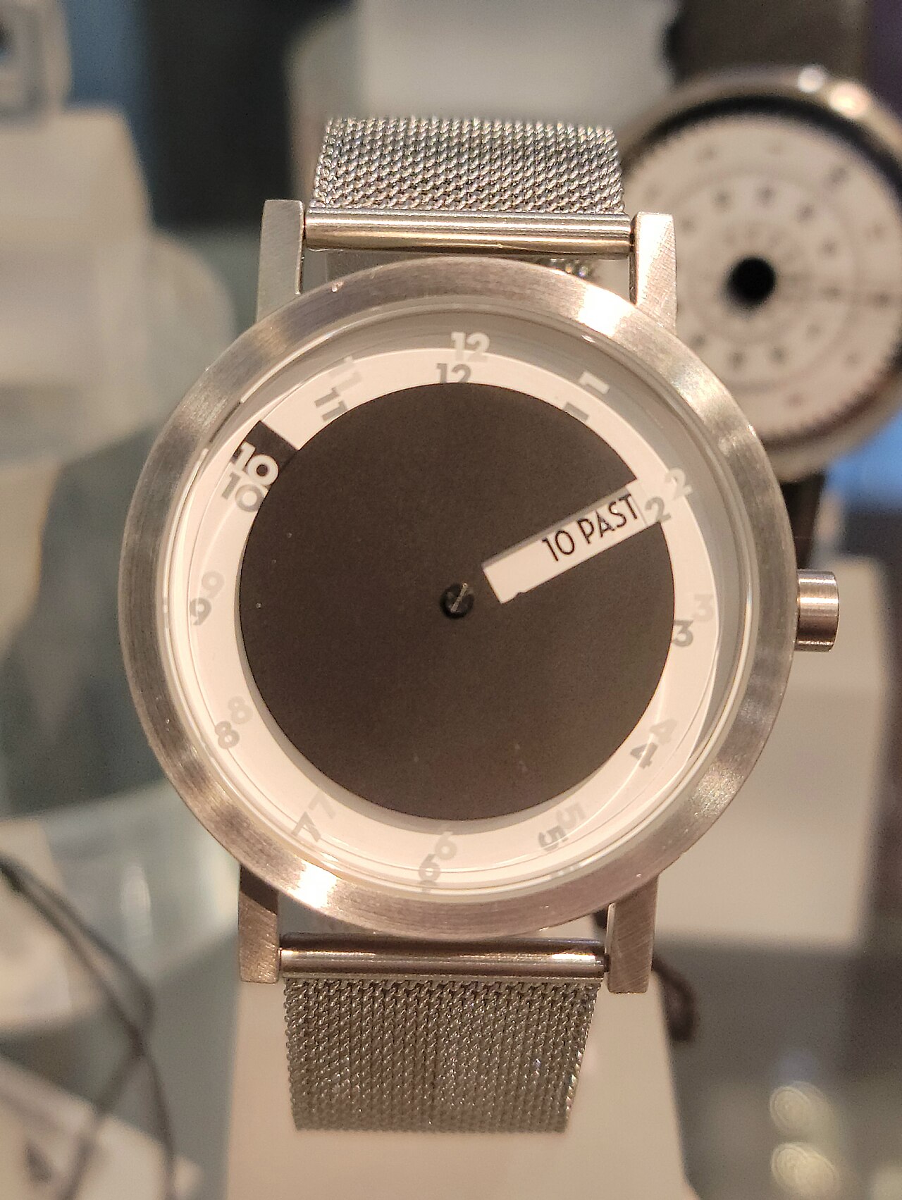 shinefinery Heritage Gold Watch image 3